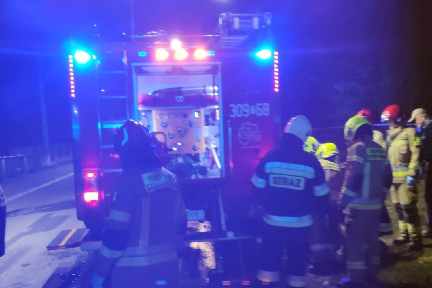 Samochód wpadł do rowu. Ranny kierowca - Radio Kielce 02.08.2025. Rykoszyn. Wypadek / Fot. Straż Pożarna