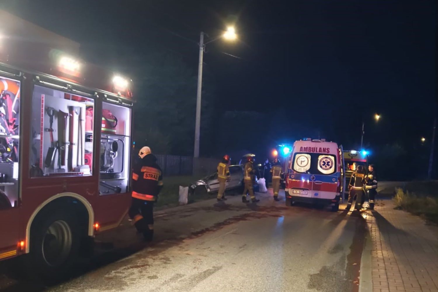 Samochód wpadł do rowu. Ranny kierowca - Radio Kielce 02.08.2025. Rykoszyn. Wypadek / Fot. Straż Pożarna