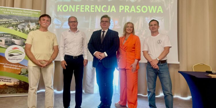 11.08.2025. Kielce. Hotel Binkowski. Konferencja prasowa zapowiadająca 57. Dymarki Świętokrzyskie w Nowej Słupi / Fot. Dorota Klusek - Radio Kielce