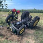 Mężczyzna przygnieciony przez ciągnik