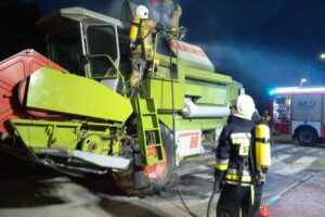 12.08.2025. Śladków Mały. Pożar kombajnu / Fot. Straż Pożarna