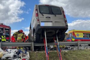 25.08.2025. Mierzawa w powiecie jędrzejowskim. S7. Wypadek / Fot. PSP Jędrzejów