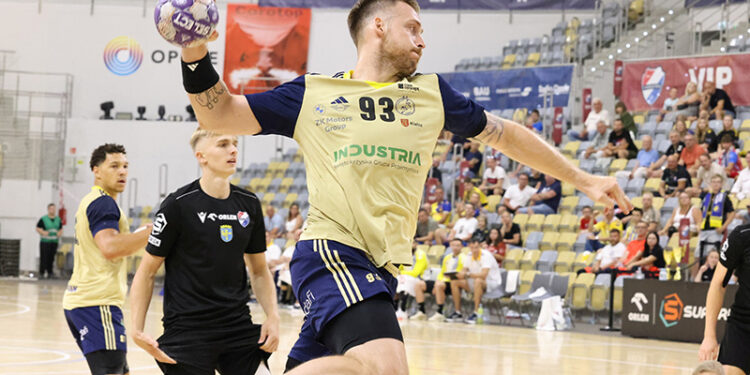 16.08.2025. Opole. Turniej z okazji 80-lecia Corotop Gwardii Opole: Industria Kielce - Corotop Gwardia Opole / Fot. PAP/Krzysztof Świderski