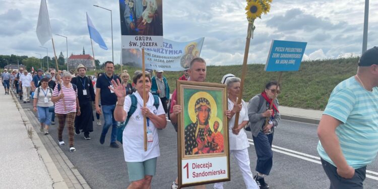 04.08.2025. Sandomierz. Pielgrzymka na Jasną Górę / Fot. Grażyna Szlęzak - Radio Kielce