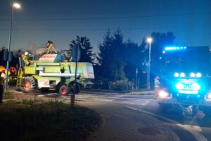 12.08.2025. Śladków Mały. Pożar kombajnu / Fot. Straż Pożarna