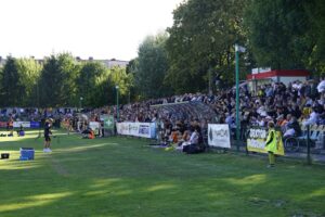 24.08.2025. Derbowy mecz 4. kolejki Betclic 3. Ligi: Naprzód Jędrzejów - KSZO 1929 Ostrowiec Świętokrzyski / Fot. Adrian Karwat – Radio Kielce