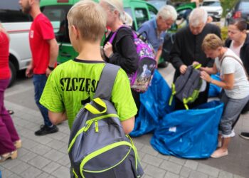 21.08.2025. Sandomierz. Akcja „Tornister pełen uśmiechów” / Fot. Grażyna Szlęzak - Radio Kielce
