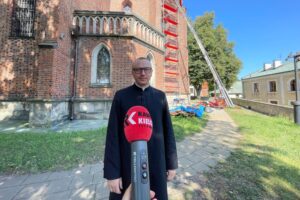 14.08.2025. Sandomierz. Bazylika katedralna pw. Narodzenia Najświętszej Maryi Panny. Remont dachu / Fot. Grażyna Szlęzak - Radio Kielce