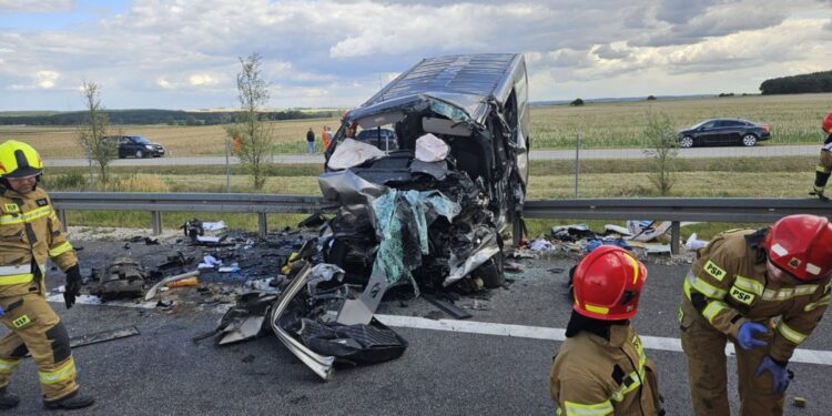 25.08.2025. Mierzawa w powiecie jędrzejowskim. S7. Wypadek / Fot. PSP Jędrzejów