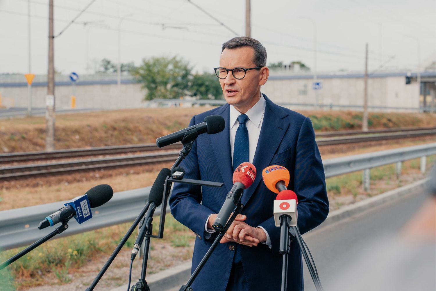Zakończyła się budowa wiaduktu w Starachowicach - Radio Kielce 27.08.2025. Starachowice. Zakończyła się przebudowa układu komunikacyjnego w Starachowicach Zachodnich. Na zdjęciu: Mateusz Morawiecki, były premier / Fot. Piotr Babicki - Facebook