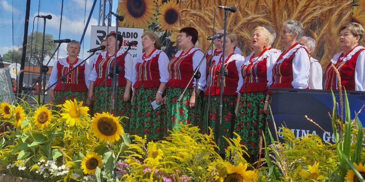 RYM SIĘ NIESIE PO POLU PO LESIE. „Dziewuchy, dziewuchy” [POSŁUCHAJ] - Radio Kielce