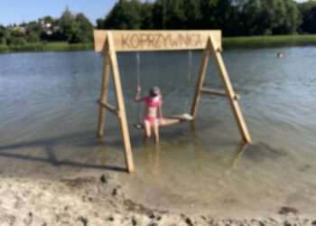 Koprzywnica. Wodna huśtawka / Fot. Grażyna Szlęzak - Radio Kielce