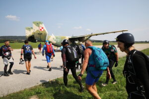 16.08.2025. Masłów. XXVI Mistrzostwa Związku Polskich Spadochroniarzy / Fot. Wiktor Taszłow - Radio Kielce