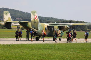16.08.2025. Masłów. XXVI Mistrzostwa Związku Polskich Spadochroniarzy / Fot. Wiktor Taszłow - Radio Kielce