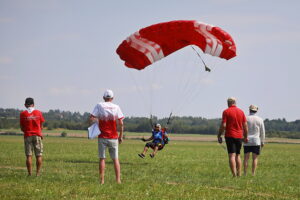 16.08.2025. Masłów. XXVI Mistrzostwa Związku Polskich Spadochroniarzy / Fot. Wiktor Taszłow - Radio Kielce