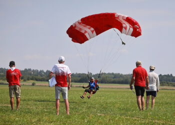 16.08.2025. Masłów. XXVI Mistrzostwa Związku Polskich Spadochroniarzy / Fot. Wiktor Taszłow - Radio Kielce