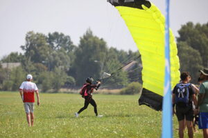 16.08.2025. Masłów. XXVI Mistrzostwa Związku Polskich Spadochroniarzy / Fot. Wiktor Taszłow - Radio Kielce