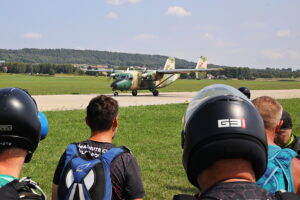 16.08.2025. Masłów. XXVI Mistrzostwa Związku Polskich Spadochroniarzy / Fot. Wiktor Taszłow - Radio Kielce