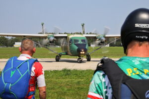 16.08.2025. Masłów. XXVI Mistrzostwa Związku Polskich Spadochroniarzy / Fot. Wiktor Taszłow - Radio Kielce