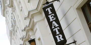 Do kogo powinien należeć teatr? Radni komentują