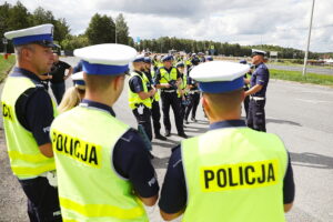 19.08.2025. Miedziana Góra. Szkolenie policjantów świętokrzyskiej drogówki z obsługi urządzeń radarowych / Fot. Wiktor Taszłow - Radio Kielce
