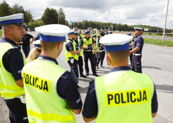 19.08.2025. Miedziana Góra. Szkolenie policjantów świętokrzyskiej drogówki z obsługi urządzeń radarowych / Fot. Wiktor Taszłow - Radio Kielce