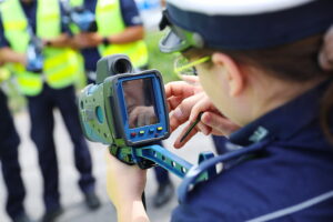 19.08.2025. Miedziana Góra. Szkolenie policjantów świętokrzyskiej drogówki z obsługi urządzeń radarowych / Fot. Wiktor Taszłow - Radio Kielce