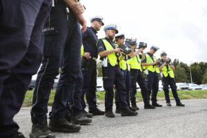 19.08.2025. Miedziana Góra. Szkolenie policjantów świętokrzyskiej drogówki z obsługi urządzeń radarowych / Fot. Wiktor Taszłow - Radio Kielce