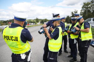 19.08.2025. Miedziana Góra. Szkolenie policjantów świętokrzyskiej drogówki z obsługi urządzeń radarowych / Fot. Wiktor Taszłow - Radio Kielce