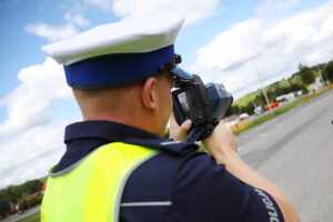 19.08.2025. Miedziana Góra. Szkolenie policjantów świętokrzyskiej drogówki z obsługi urządzeń radarowych / Fot. Wiktor Taszłow - Radio Kielce