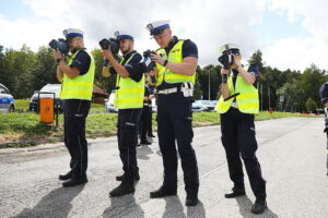 19.08.2025. Miedziana Góra. Szkolenie policjantów świętokrzyskiej drogówki z obsługi urządzeń radarowych / Fot. Wiktor Taszłow - Radio Kielce