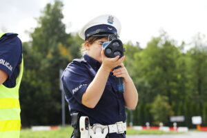 19.08.2025. Miedziana Góra. Szkolenie policjantów świętokrzyskiej drogówki z obsługi urządzeń radarowych / Fot. Wiktor Taszłow - Radio Kielce