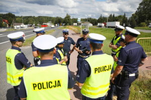 19.08.2025. Miedziana Góra. Szkolenie policjantów świętokrzyskiej drogówki z obsługi urządzeń radarowych / Fot. Wiktor Taszłow - Radio Kielce