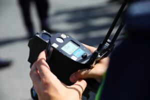 19.08.2025. Miedziana Góra. Szkolenie policjantów świętokrzyskiej drogówki z obsługi urządzeń radarowych / Fot. Wiktor Taszłow - Radio Kielce
