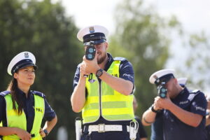 19.08.2025. Miedziana Góra. Szkolenie policjantów świętokrzyskiej drogówki z obsługi urządzeń radarowych / Fot. Wiktor Taszłow - Radio Kielce