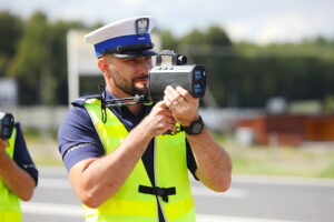 19.08.2025. Miedziana Góra. Szkolenie policjantów świętokrzyskiej drogówki z obsługi urządzeń radarowych / Fot. Wiktor Taszłow - Radio Kielce