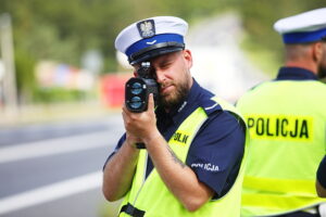 19.08.2025. Miedziana Góra. Szkolenie policjantów świętokrzyskiej drogówki z obsługi urządzeń radarowych / Fot. Wiktor Taszłow - Radio Kielce