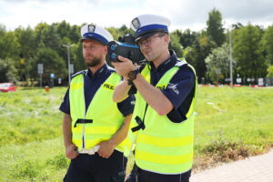 19.08.2025. Miedziana Góra. Szkolenie policjantów świętokrzyskiej drogówki z obsługi urządzeń radarowych / Fot. Wiktor Taszłow - Radio Kielce