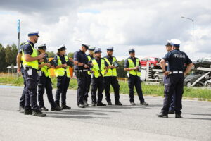 19.08.2025. Miedziana Góra. Szkolenie policjantów świętokrzyskiej drogówki z obsługi urządzeń radarowych / Fot. Wiktor Taszłow - Radio Kielce