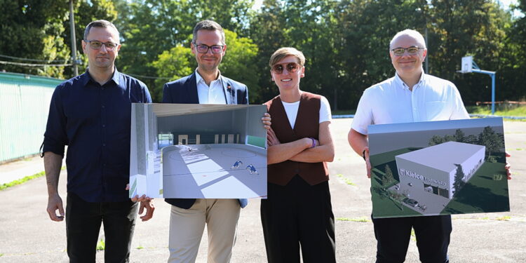 20.08.2025. Kielce. Ul. Szczecińska. Konferencja nt. budowy wielofunkcyjnego kompleksu sportowego na terenie dawnego boiska przy ul. Szczecińskiej / Fot. Wiktor Taszłow - Radio Kielce