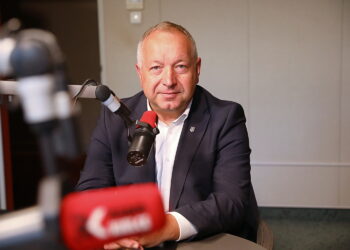 20.08.2025 Rozmowa Dnia. Na zdjęciu: Artur Łakomiec - prezydent Ostrowca Świętokrzyskiego / Fot. Wiktor Taszłow - Radio Kielce
