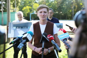 20.08.2025. Kielce. Ul. Szczecińska. Konferencja nt. budowy wielofunkcyjnego kompleksu sportowego na terenie dawnego boiska przy ul. Szczecińskiej / Fot. Wiktor Taszłow - Radio Kielce