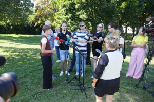 20.08.2025. Kielce. Ul. Szczecińska. Konferencja nt. budowy wielofunkcyjnego kompleksu sportowego na terenie dawnego boiska przy ul. Szczecińskiej / Fot. Wiktor Taszłow - Radio Kielce
