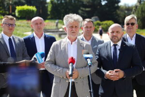 20.08.2025. Kielce. Konferencja PiS w sprawie KPO / Fot. Wiktor Taszłow - Radio Kielce