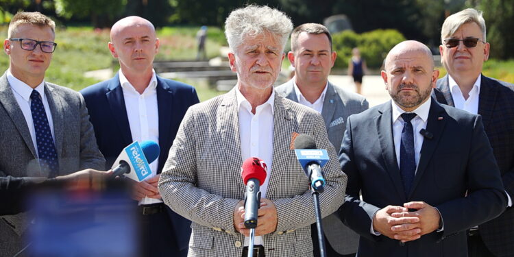 20.08.2025. Kielce. Konferencja PiS w sprawie KPO / Fot. Wiktor Taszłow - Radio Kielce