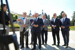 20.08.2025. Kielce. Konferencja PiS w sprawie KPO / Fot. Wiktor Taszłow - Radio Kielce