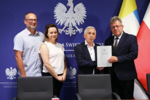 21.08.2025. Kielce. Świętokrzyski Urząd Wojewódzki w Kielcach. Podpisanie umów z samorządami na dofinansowanie do usuwania skutków klęsk żywiołowych / Fot. Wiktor Taszłow - Radio Kielce