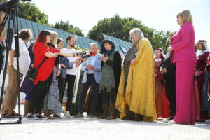 22.08.2025. Kielce. Klasztor na Karczówce. Konferencja prasowa towarzysząca próbie generalnej widowiska historycznego „Koronacja Bolesława Chrobrego” / Fot. Wiktor Taszłow - Radio Kielce