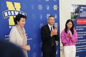 25.08.2025. Kielce. III Liceum Ogólnokształcące im. Cypriana Kamila Norwida. Wizyta uczniów z Chin / Fot. Wiktor Taszłow - Radio Kielce