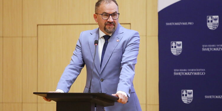 Akt oskarżenia przeciwko radnemu i byłej dyrektor WOMP